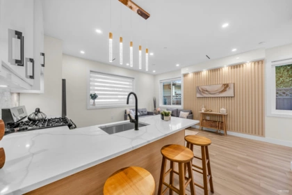 2 2703 E 3rd Avenue, Vancouver, BC, Vancouver — Half Duplex for sale