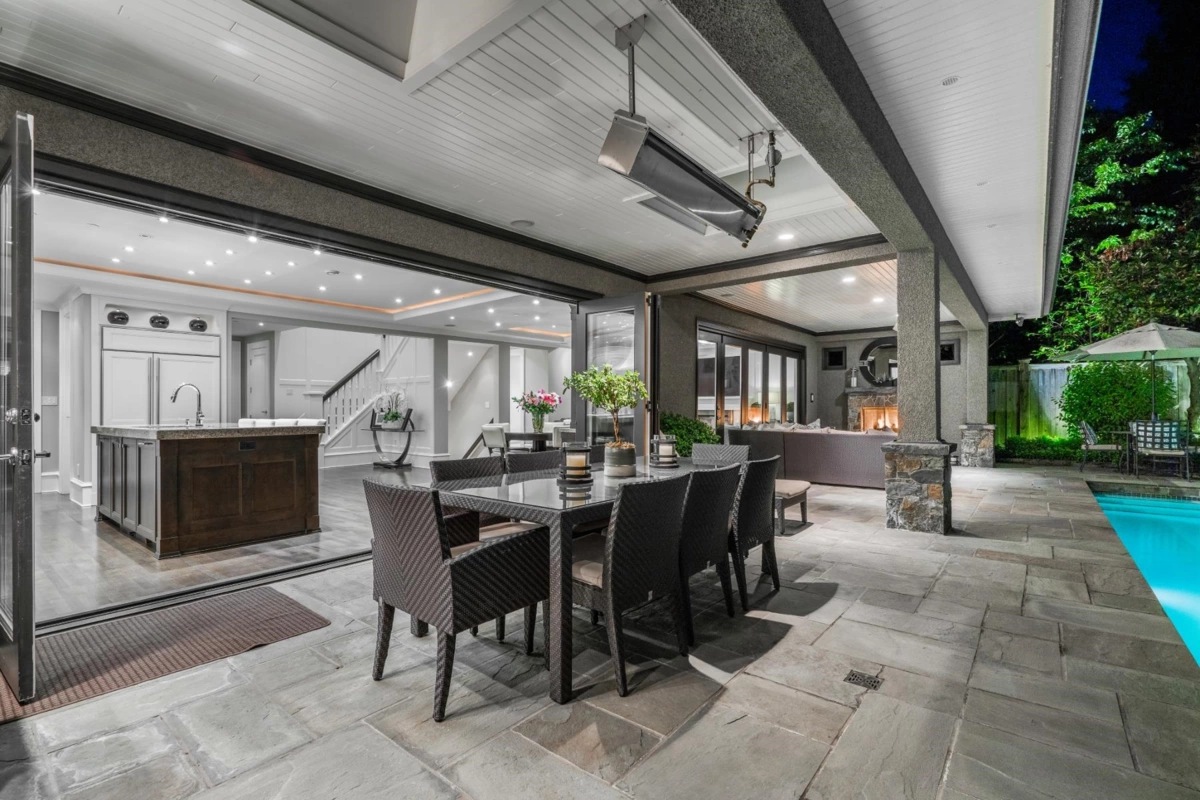 Backyard Photo of 2312 Kings Avenue, West Vancouver, BC