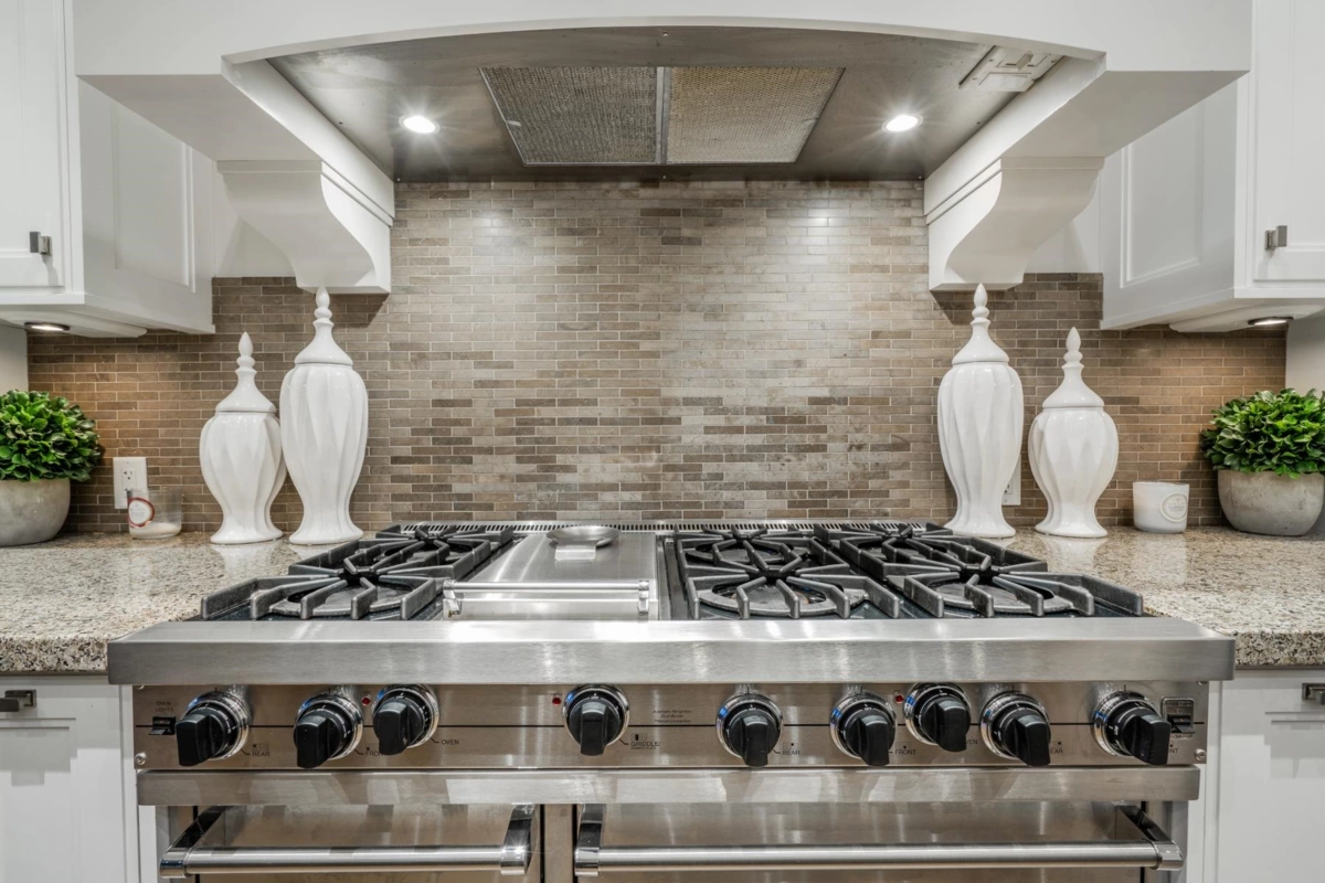 Dining Area Photo of 2312 Kings Avenue, West Vancouver, BC