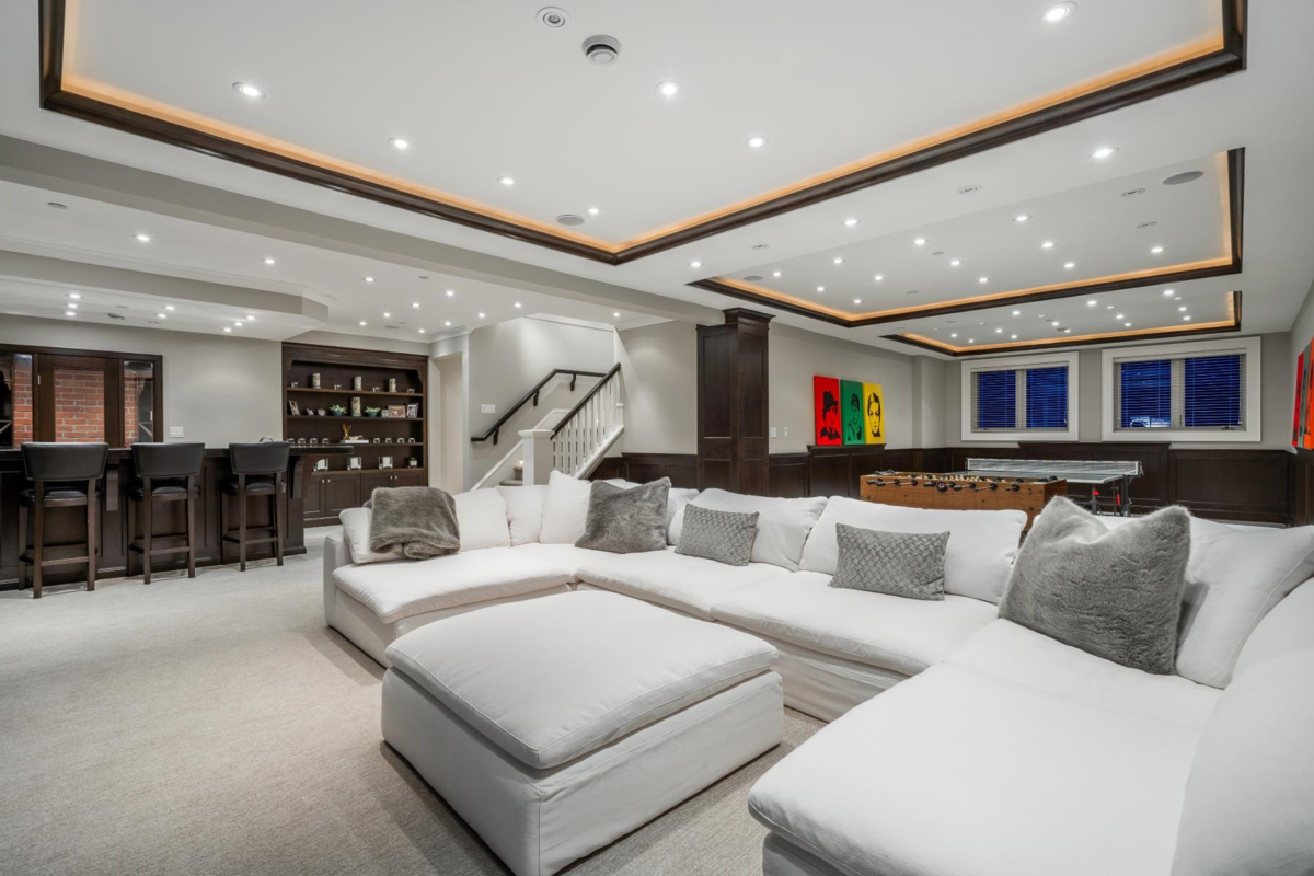Entry Foyer Photo of 2312 Kings Avenue, West Vancouver, BC
