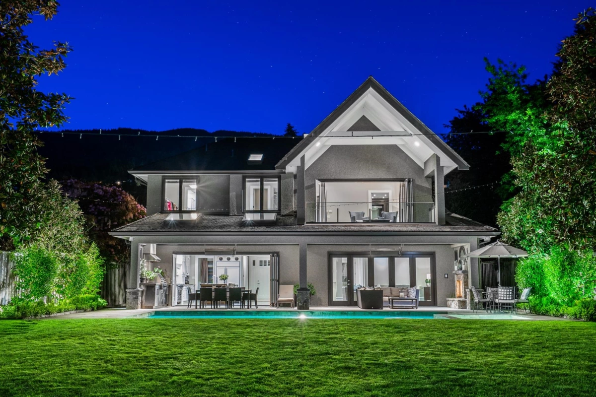 Front Yard Photo of 2312 Kings Avenue, West Vancouver, BC