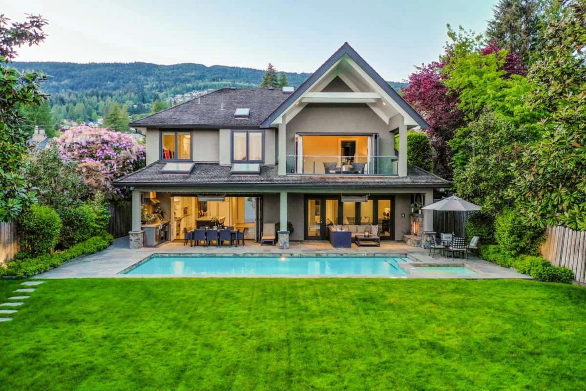 Garage Interior Photo of 2312 Kings Avenue, West Vancouver, BC