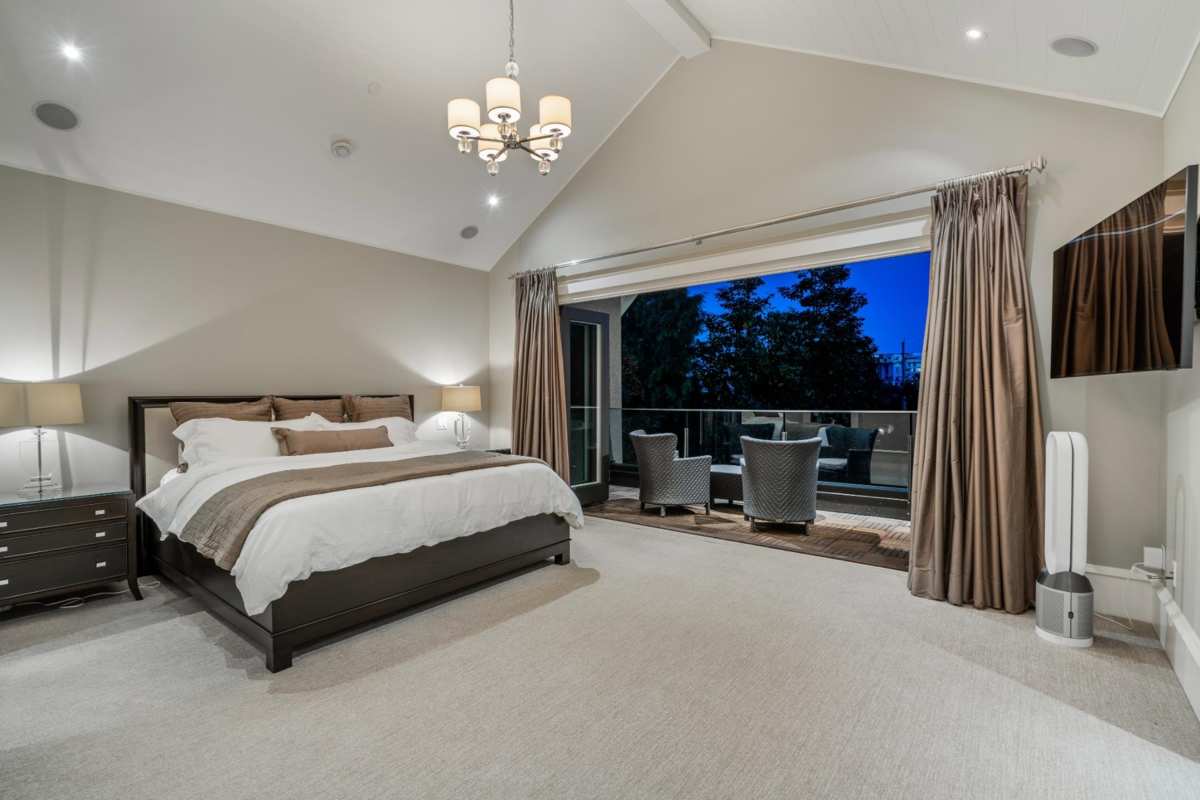 Guest Bathroom Photo of 2312 Kings Avenue, West Vancouver, BC