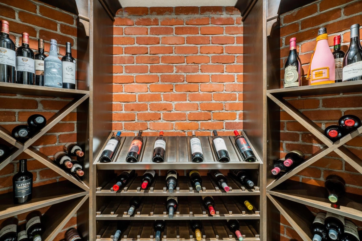 Hallway Photo of 2312 Kings Avenue, West Vancouver, BC