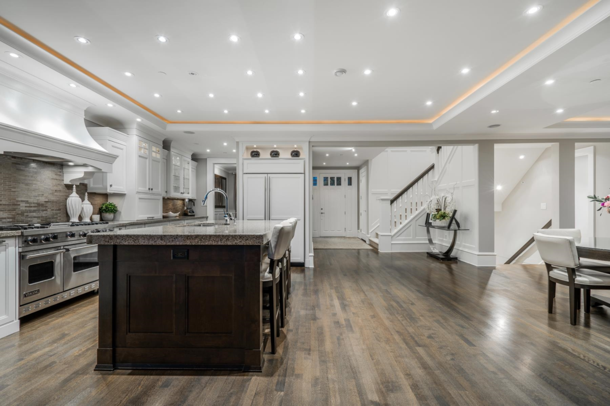 Kitchen Island Photo of 2312 Kings Avenue, West Vancouver, BC