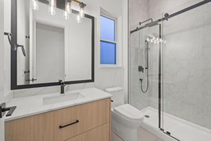 Guest Bathroom Photo of 1 35133 Christina Place, Abbotsford, BC