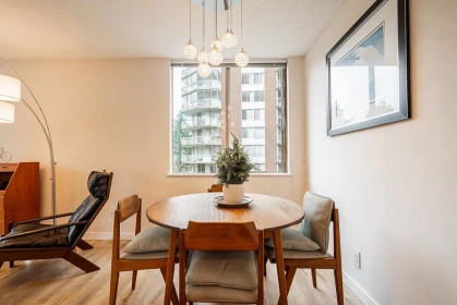 Kitchen Island Photo of 507 2020 Fullerton Avenue, North Vancouver, BC