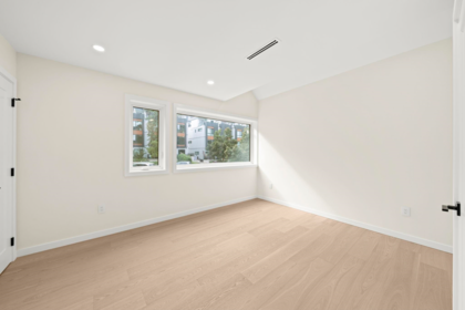 Laundry Room Photo of 1 2091 E 20th Avenue, Vancouver, BC