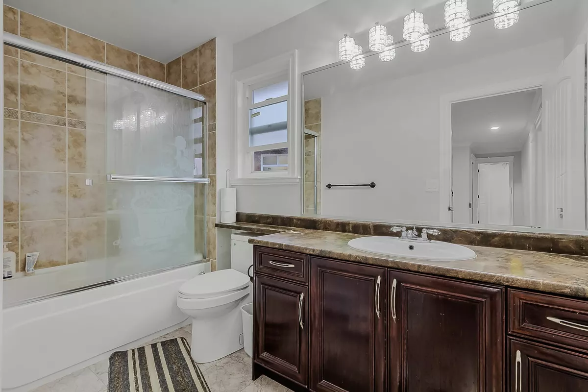 Entry Foyer Photo of 6842 131 Street, Surrey, BC