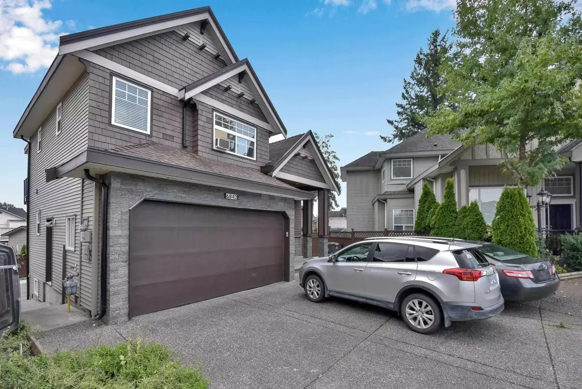 Living Room Photo of 6842 131 Street, Surrey, BC
