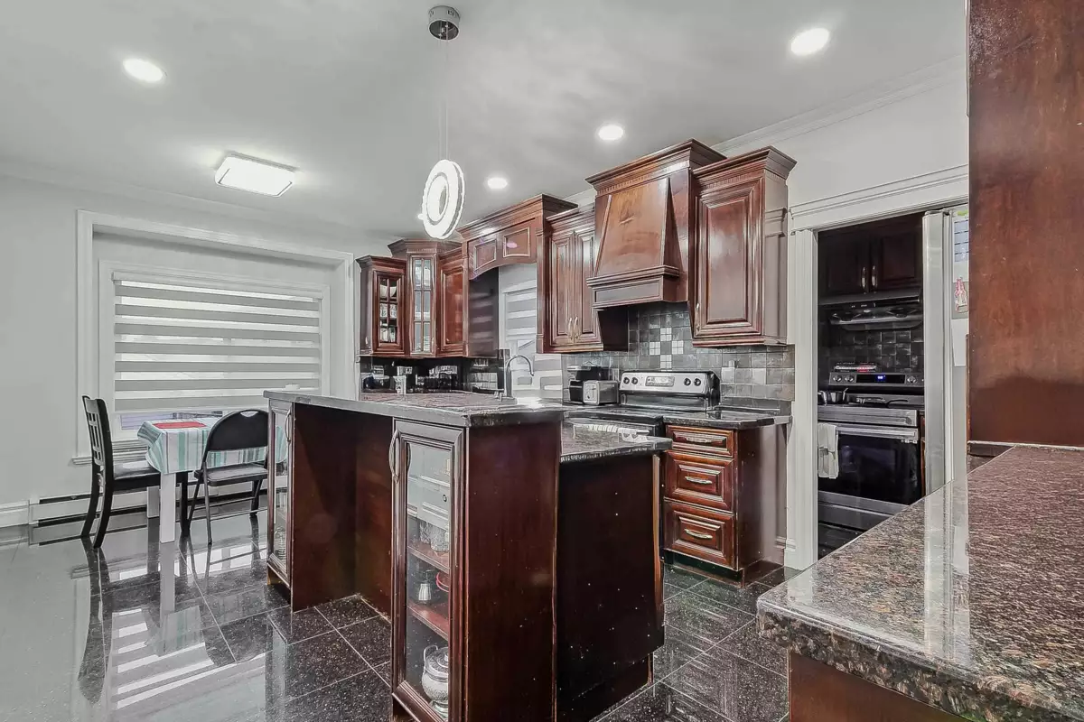 Primary Bathroom Photo of 6842 131 Street, Surrey, BC