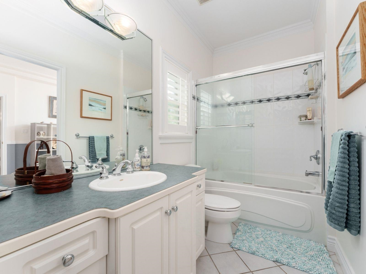 Entry Foyer Photo of 3412 Canterbury Drive, Surrey, BC