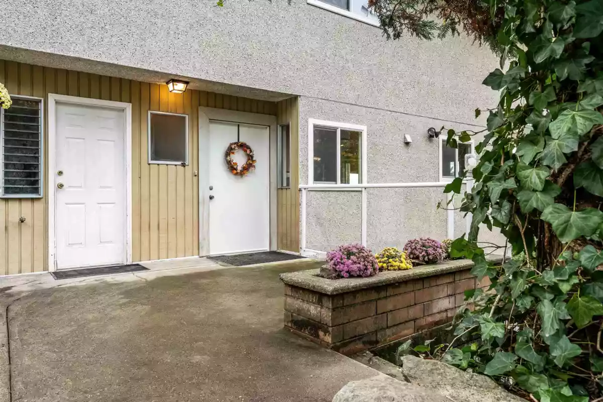 Entry Foyer Photo of 9890 Quarry Road, Chilliwack, BC