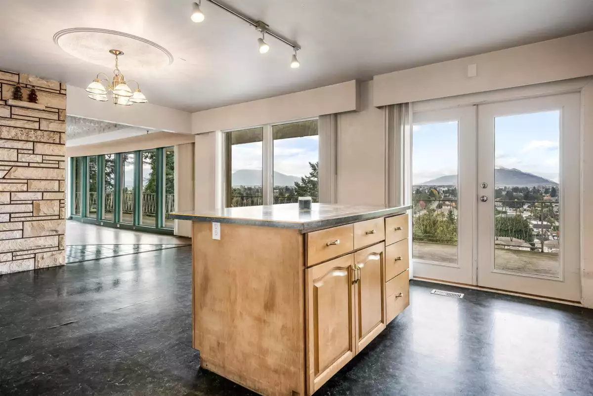 Hallway Photo of 9890 Quarry Road, Chilliwack, BC