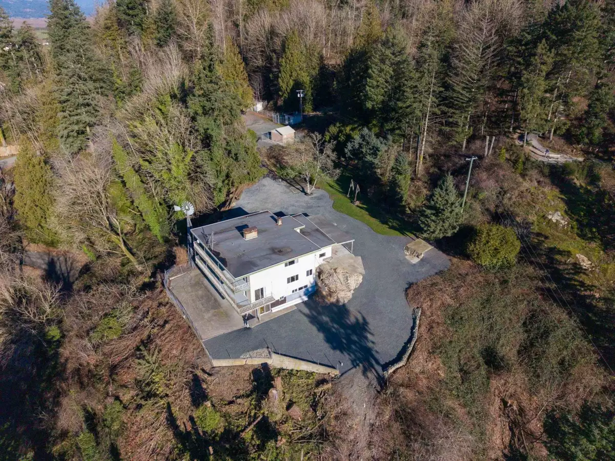 Walk-In Closet Photo of 9890 Quarry Road, Chilliwack, BC