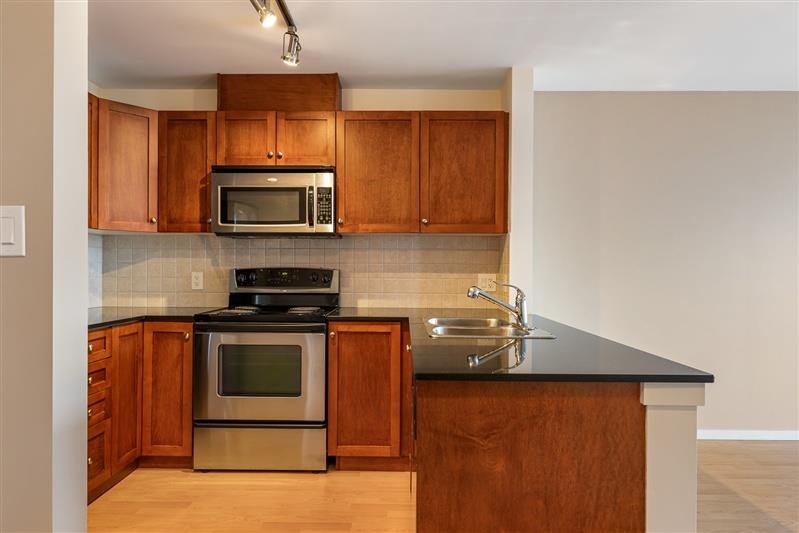Dining Area Photo of 513 315 Knox Street, New Westminster, BC