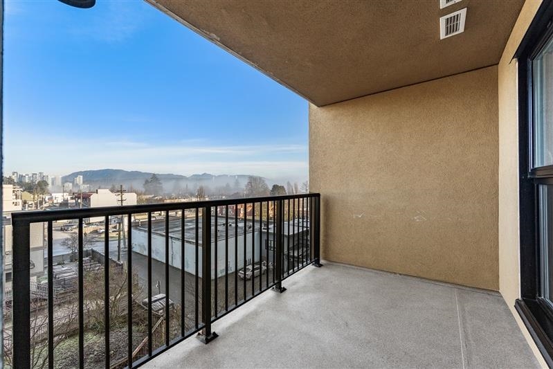Entry Foyer Photo of 513 315 Knox Street, New Westminster, BC