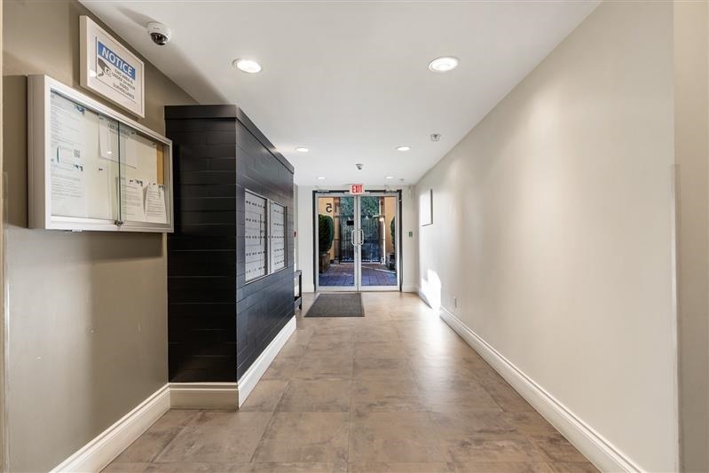 Front Yard Photo of 513 315 Knox Street, New Westminster, BC