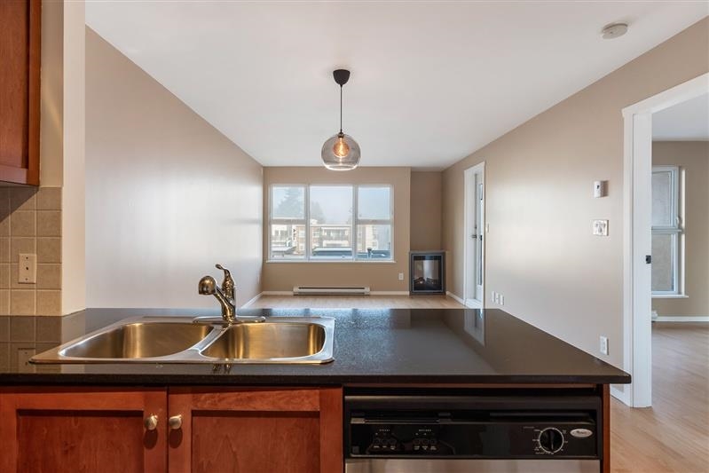 Kitchen Island Photo of 513 315 Knox Street, New Westminster, BC