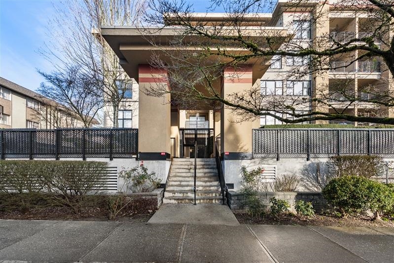 Swimming Pool Photo of 513 315 Knox Street, New Westminster, BC