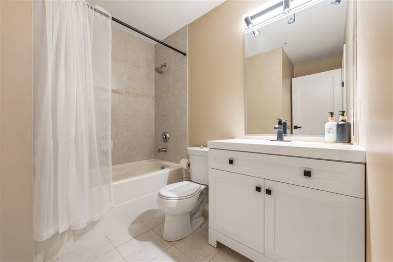 Walk-In Closet Photo of 513 315 Knox Street, New Westminster, BC