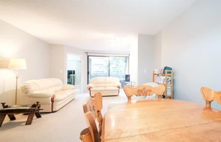 411 2915 Glen Drive, Coquitlam, BC, Coquitlam — Apartment/Condo for sale