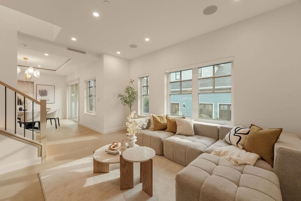 Powder Room Photo of 2542 Grant Street, Vancouver, BC