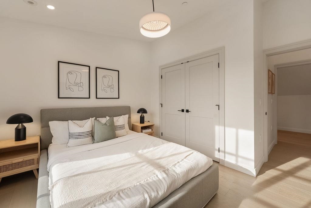 Swimming Pool Photo of 2542 Grant Street, Vancouver, BC