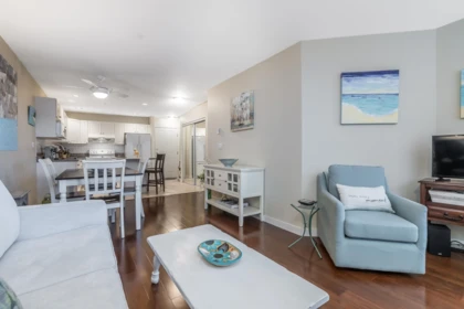 204 1153 Vidal Street, White Rock, BC, White Rock — Apartment/Condo for sale