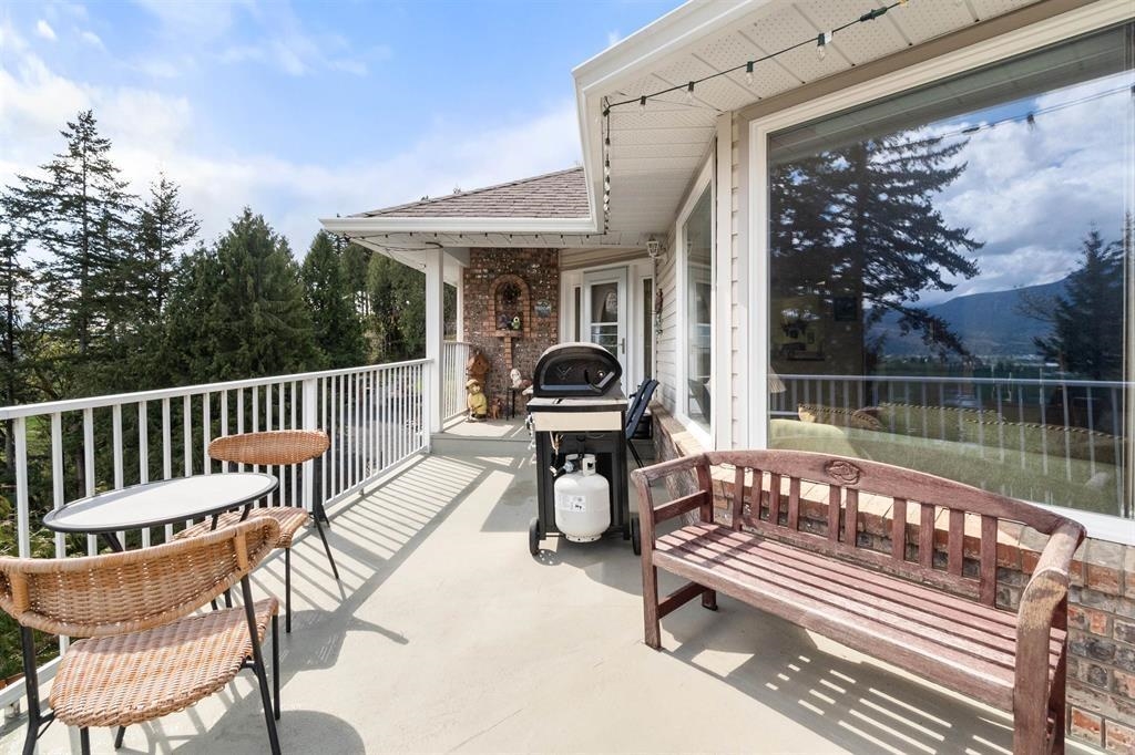 Entry Foyer Photo of 47360 Mountain Park Drive, Chilliwack, BC