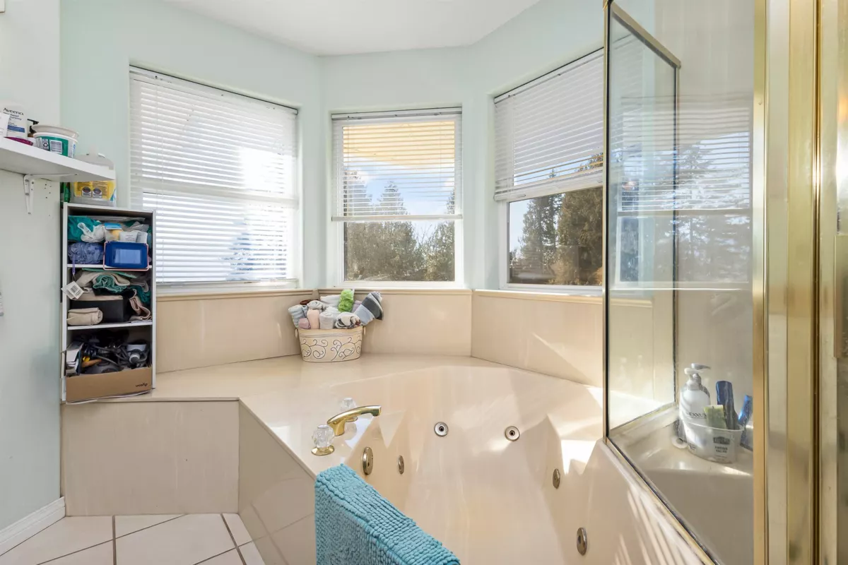 Guest Bathroom Photo of 47360 Mountain Park Drive, Chilliwack, BC