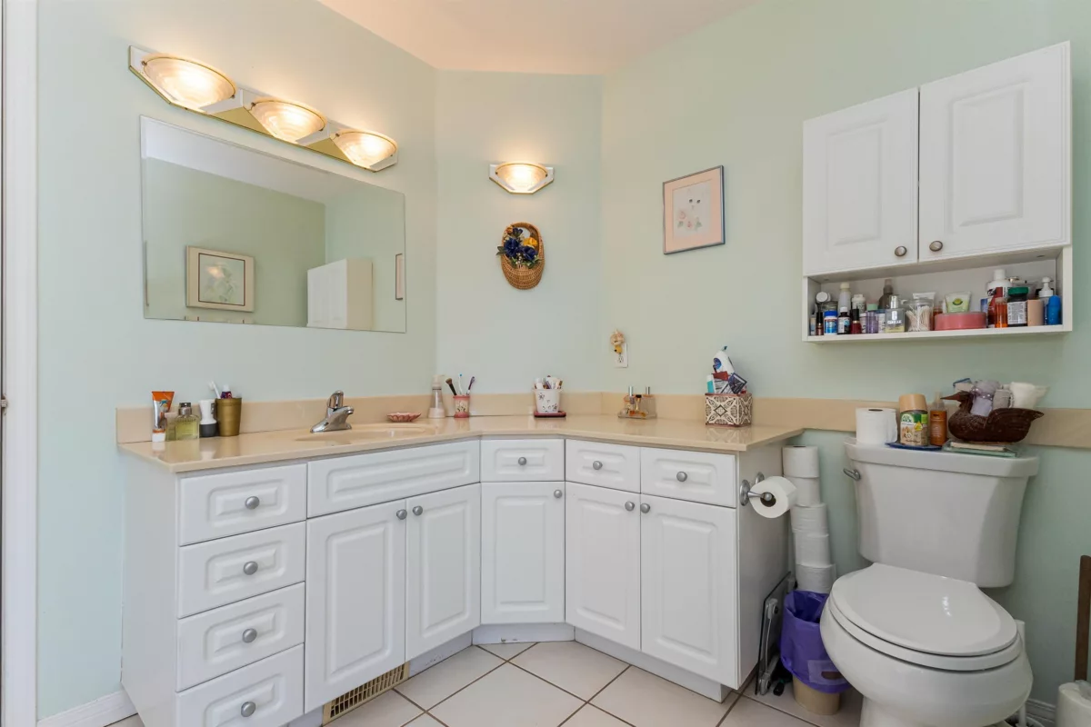 Powder Room Photo of 47360 Mountain Park Drive, Chilliwack, BC