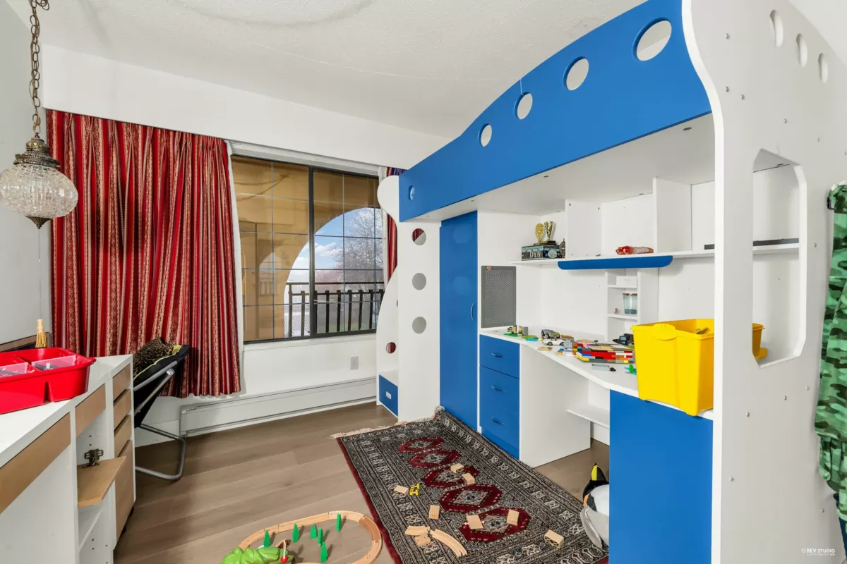 Staircase Photo of 4240 Shackleton Gate, Richmond, BC