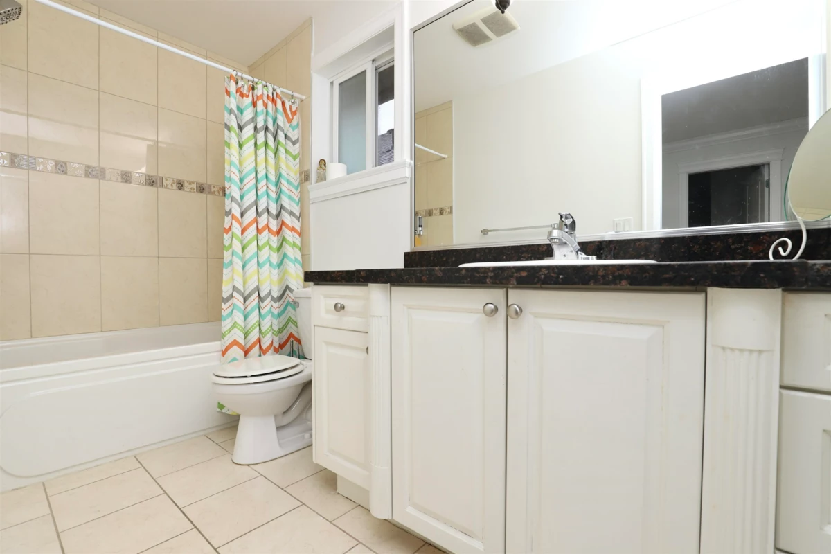 Entry Foyer Photo of 24201 103a Avenue, Maple Ridge, BC