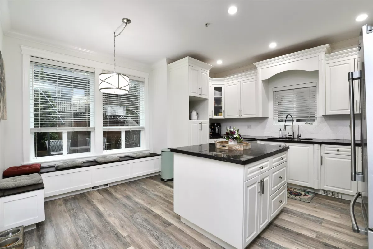 Family Room Photo of 24201 103a Avenue, Maple Ridge, BC