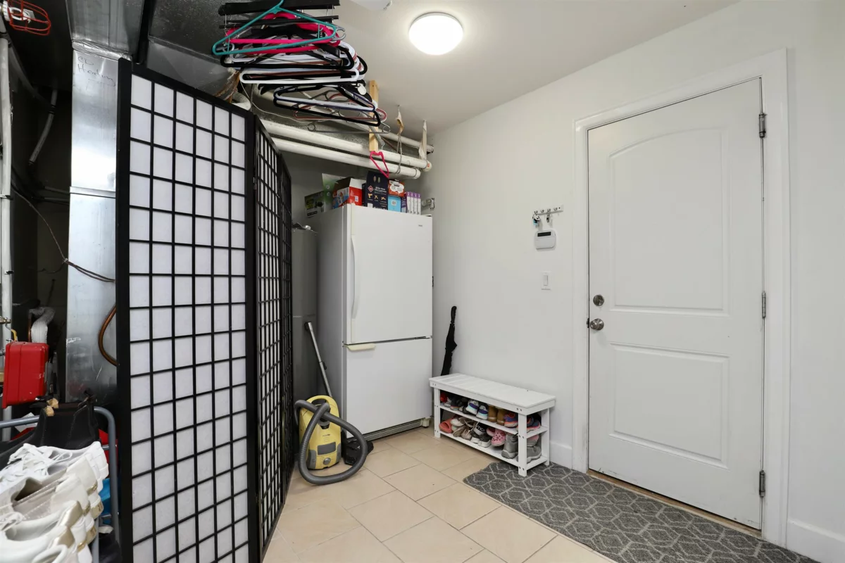 Front Yard Photo of 24201 103a Avenue, Maple Ridge, BC