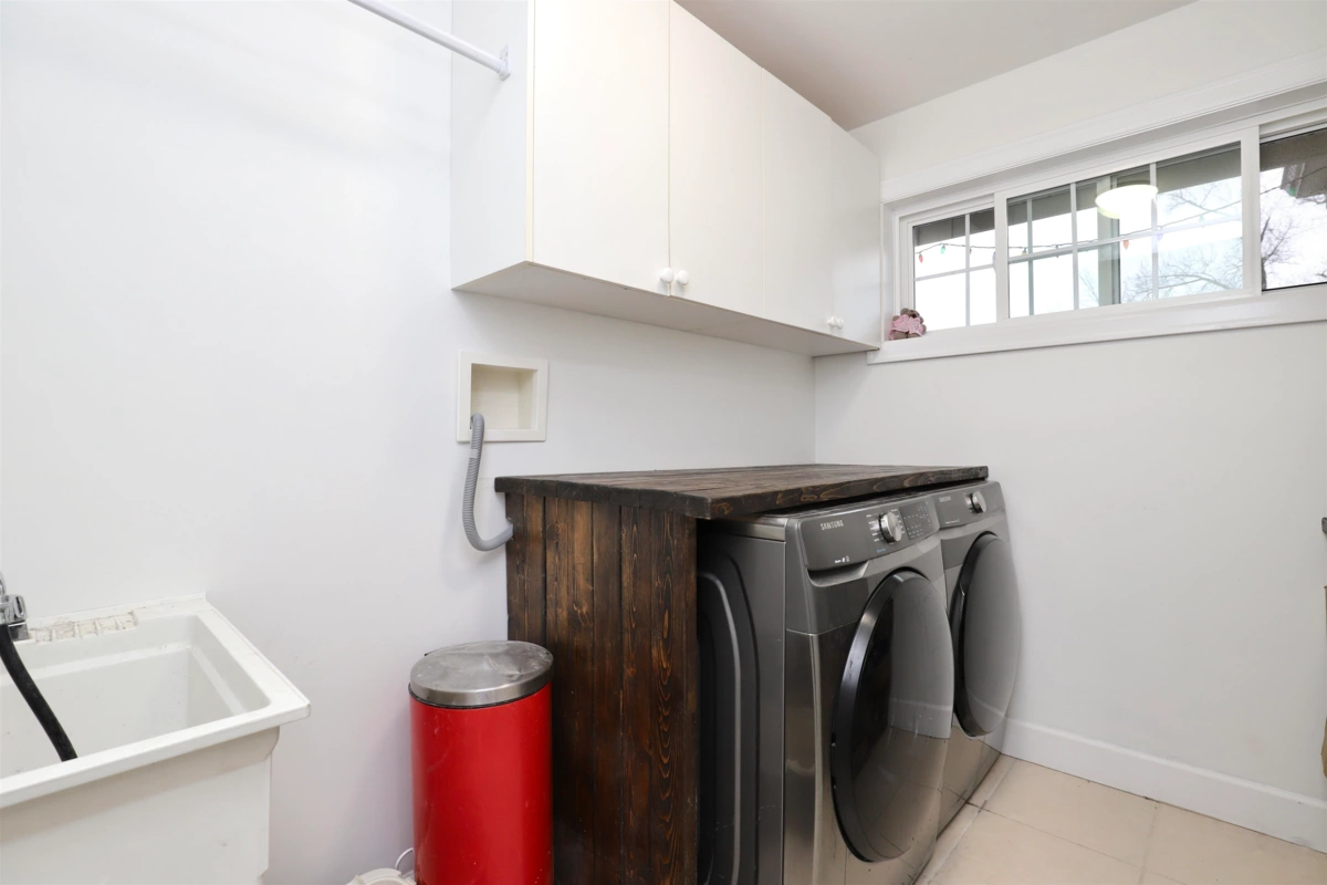 Hallway Photo of 24201 103a Avenue, Maple Ridge, BC