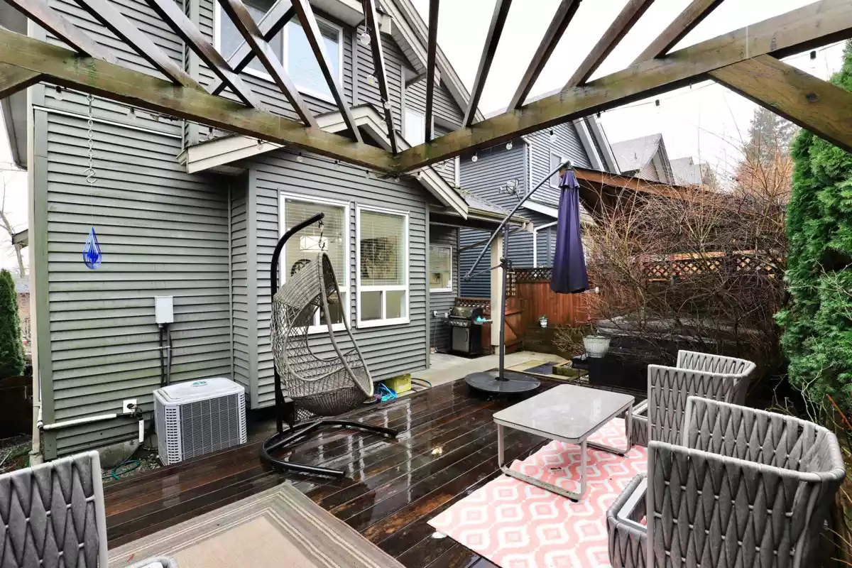 Hot Tub / Spa Photo of 24201 103a Avenue, Maple Ridge, BC