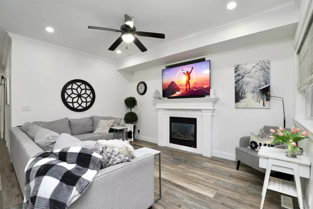 Kitchen Photo of 24201 103a Avenue, Maple Ridge, BC