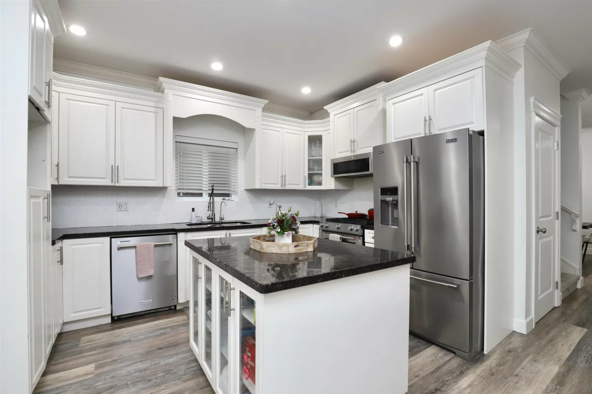 Living Room Photo of 24201 103a Avenue, Maple Ridge, BC