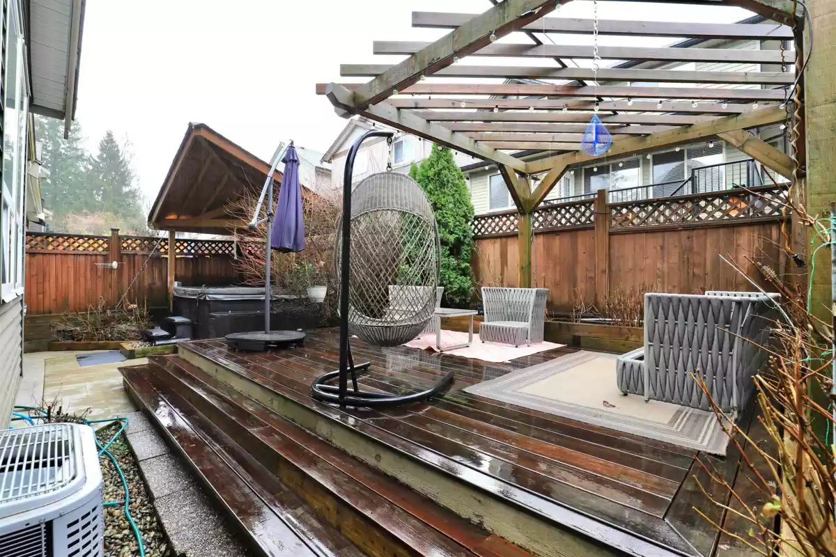 Outdoor Kitchen Photo of 24201 103a Avenue, Maple Ridge, BC