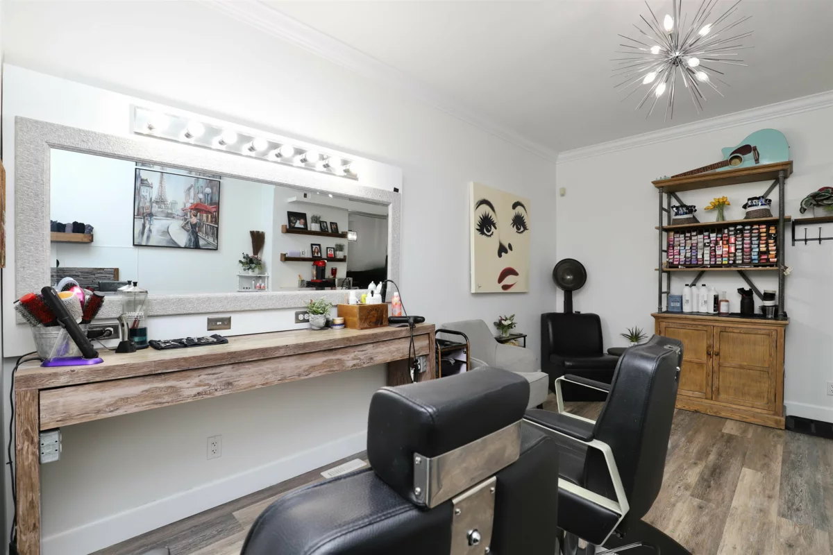 Primary Bathroom Photo of 24201 103a Avenue, Maple Ridge, BC