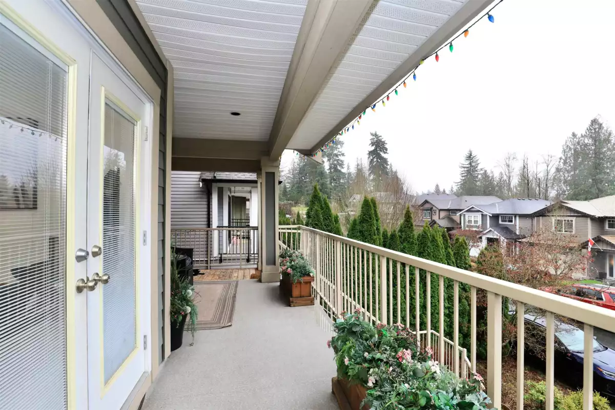 Swimming Pool Photo of 24201 103a Avenue, Maple Ridge, BC