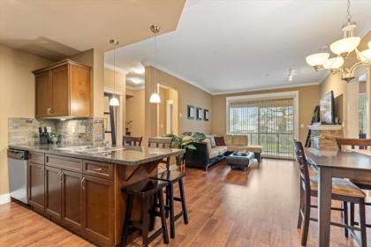 202 33338 Mayfair Avenue, Abbotsford, BC, Abbotsford — Apartment/Condo for sale