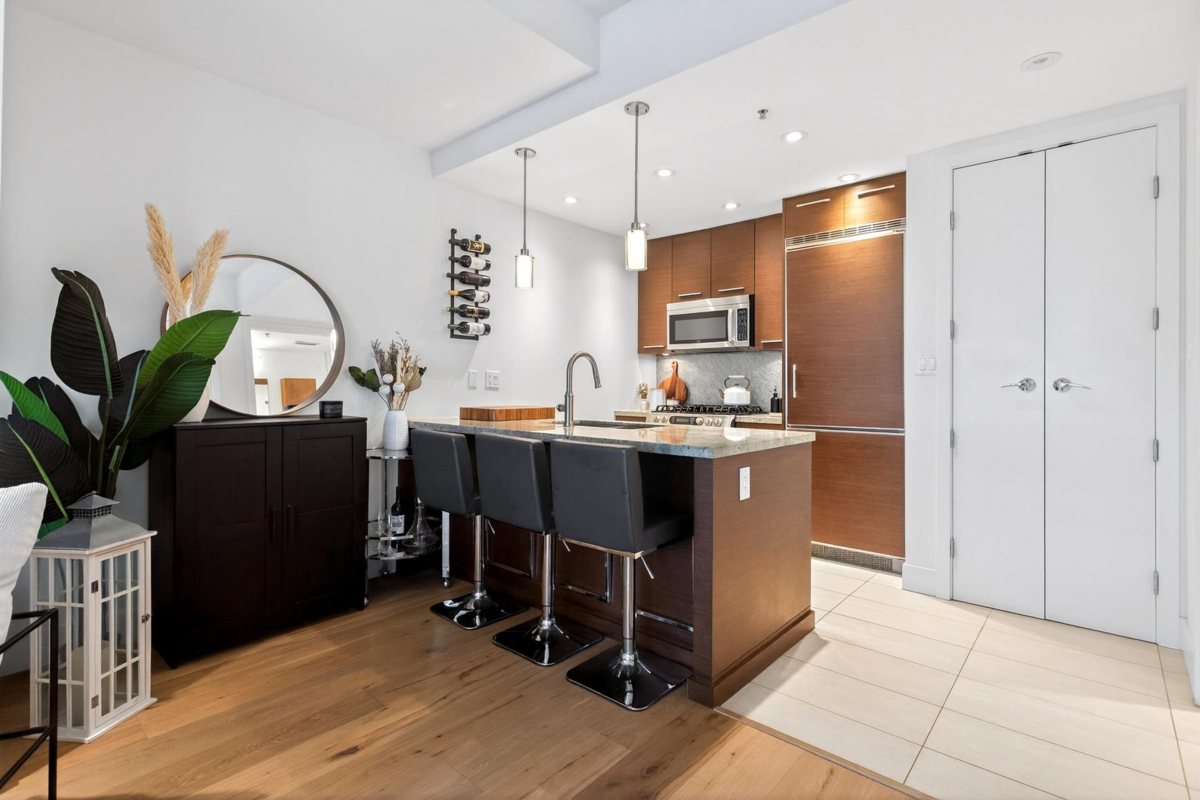 Walk-In Closet Photo of 2538 Maple Street, Vancouver, BC