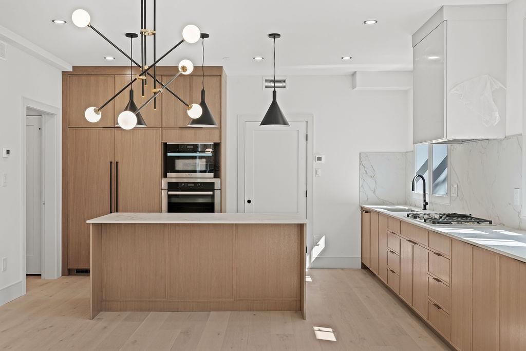 Primary Bathroom Photo of 6841 Cypress Street, Vancouver, BC