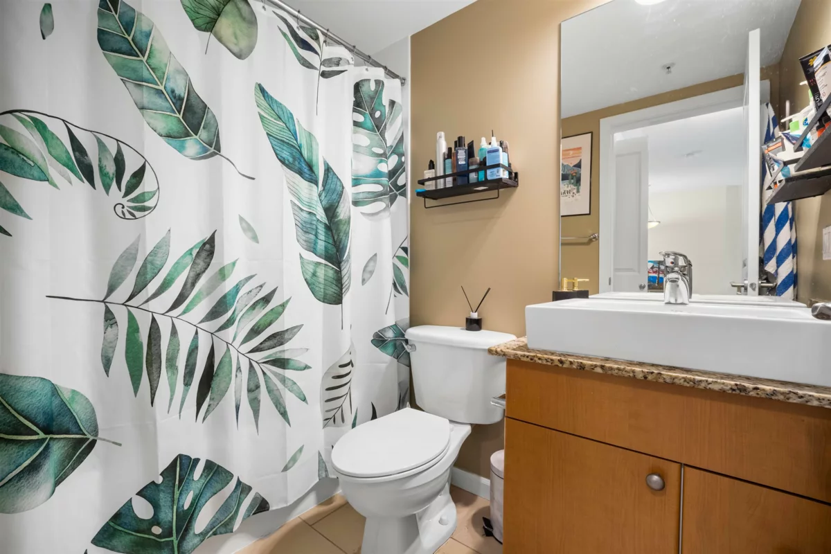 Powder Room Photo of 608 610 Victoria Street, New Westminster, BC