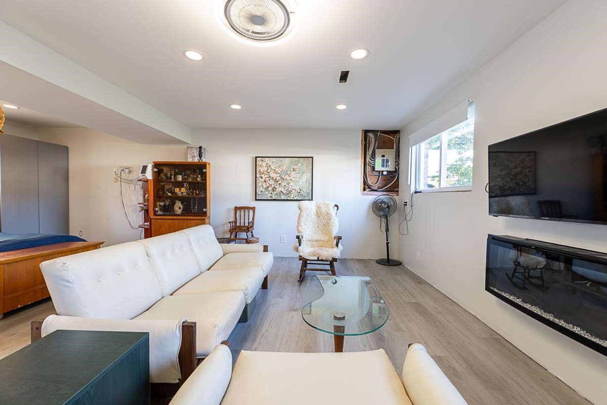 Entry Foyer Photo of 7030 E Brewster Drive, Delta, BC