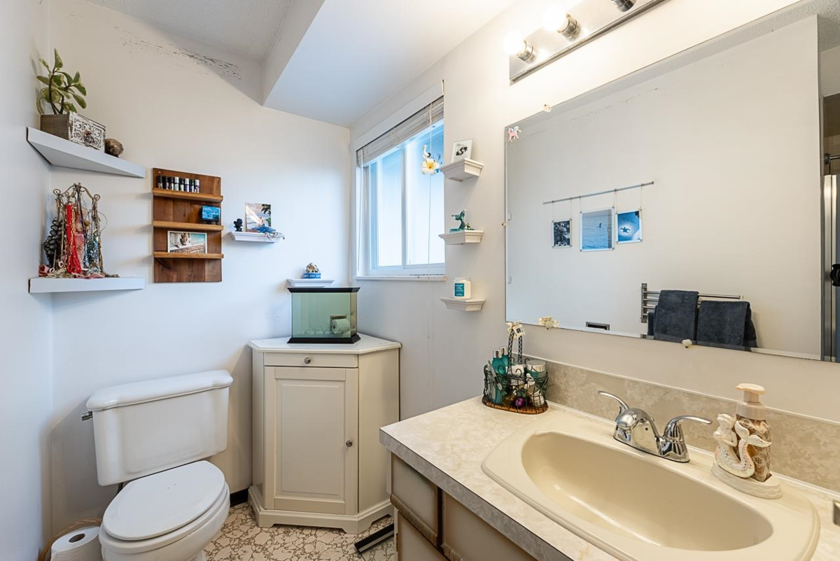 Guest Bathroom Photo of 7030 E Brewster Drive, Delta, BC