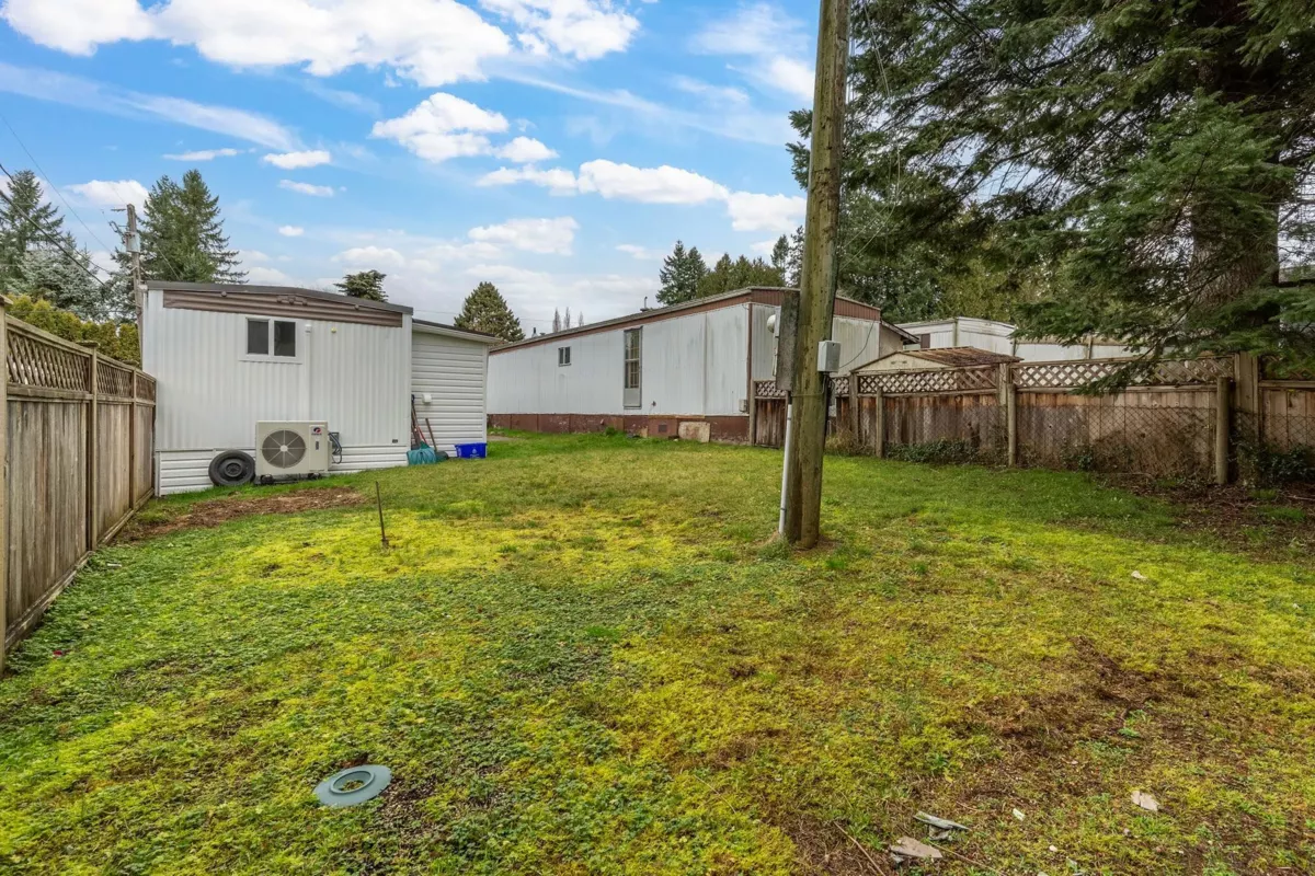 Garage Interior Photo of 18 21163 Lougheed Highway, Maple Ridge, BC